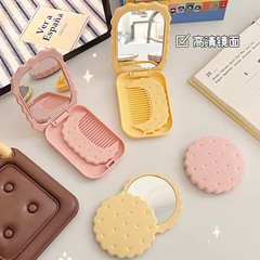 かわいいビスケットの折り畳み鏡の子供のミニ携帯型の化粧鏡は櫛の学生を持って折り畳みます。