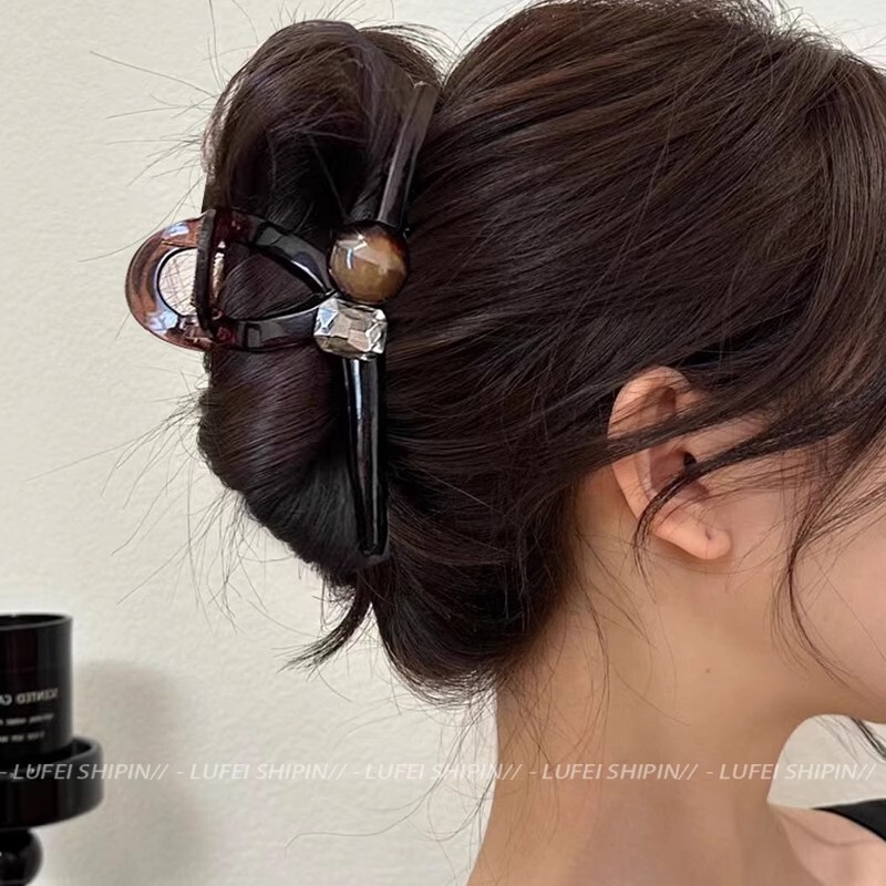 ハイエンド 2025 新しいスタイルの女性のヘアクリップ女性の後頭部大型レトロな秋と冬のサメクリップ気質帽子|undefined