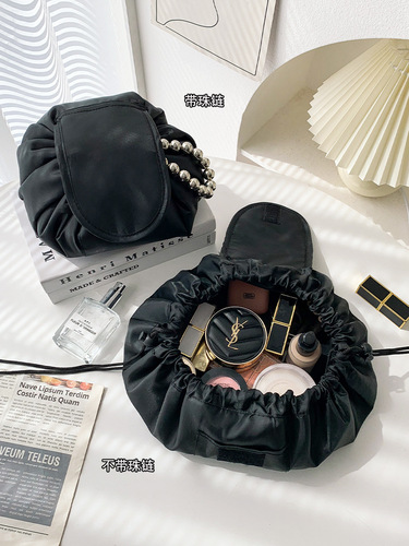 Portable makeup bag with a sense of luxury for women, travel-proof and waterproof storage, large capacity, super hot 2024 new small washroom items box and bag