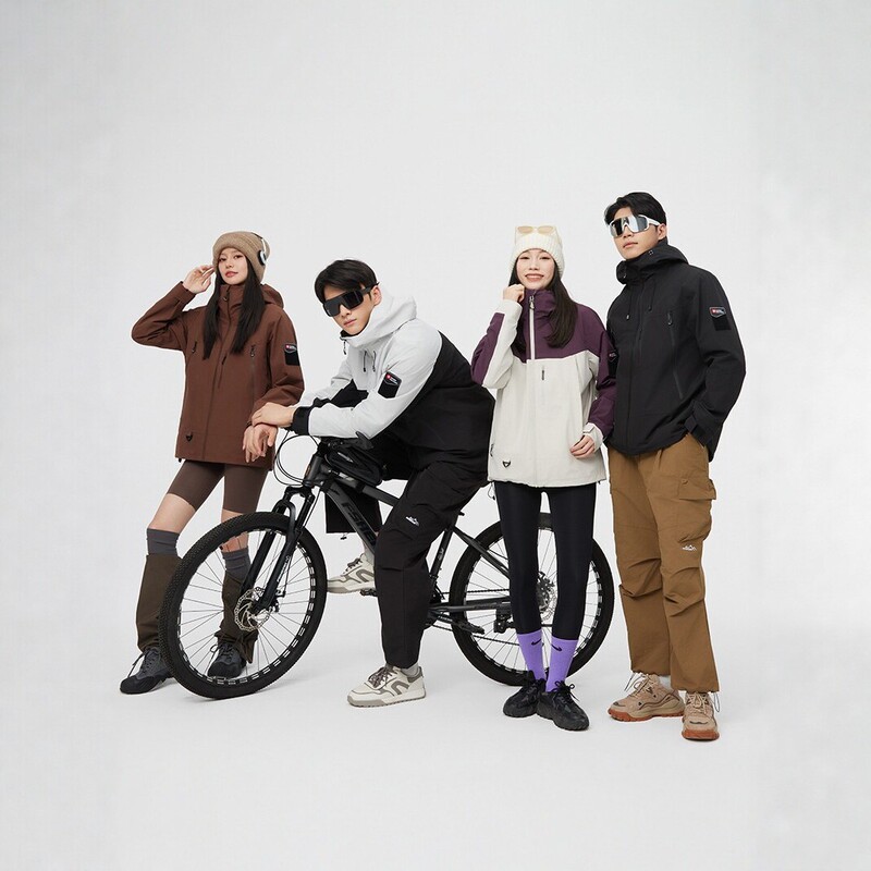 Same style as famous brands, three-in-one jacket for men and women, all-weather, rainstorm-level windproof, waterproof, and warm mountaineering coat