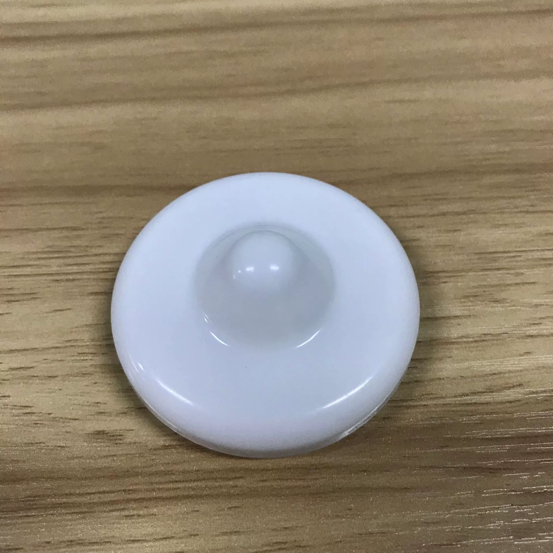 Оптовая продажа RF 8,2 МГц круглая Противоугонная Пряжка сумки для одежды Одежда Жесткая этикетка эксцентричная круглая Противоугонная магнитная пряжка