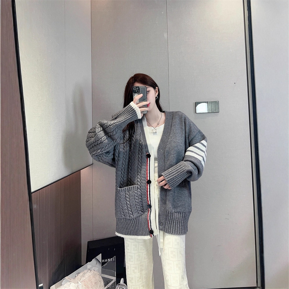 Corea del Sur suéter de cuello en V suéter de viento flojo abrigo de otoño y invierno nuevo tipo suave glutinoso versátil color de contraste entrelazado cardigan de punto image 1