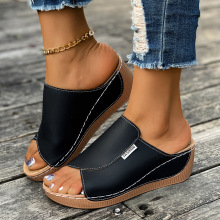 跨境大码厚底拖鞋女2025年新款夏季简约时尚鱼嘴坡跟拖鞋现货批发