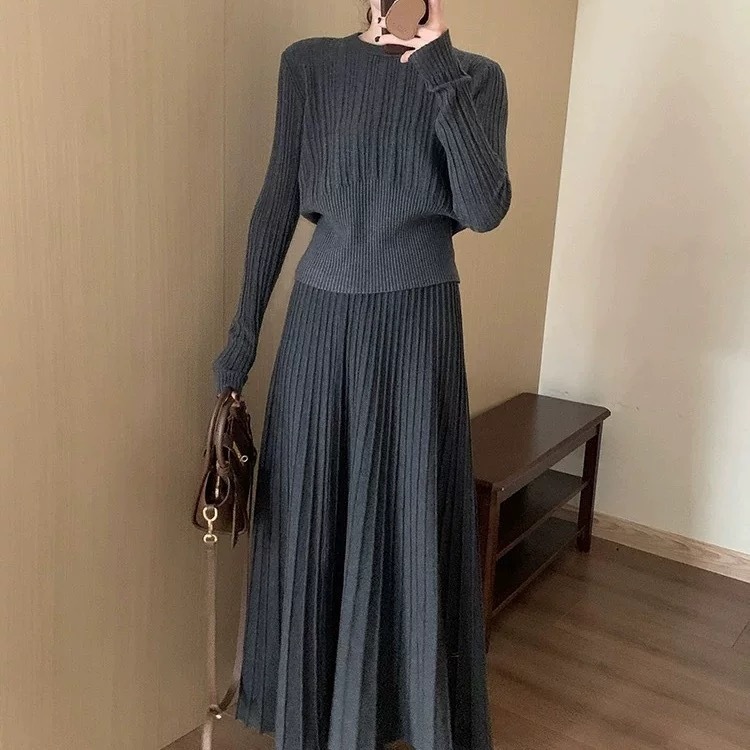 收腰设计感圆领纯色针织打底衫女2025秋冬新款软糯感上衣+A版长裙|undefined