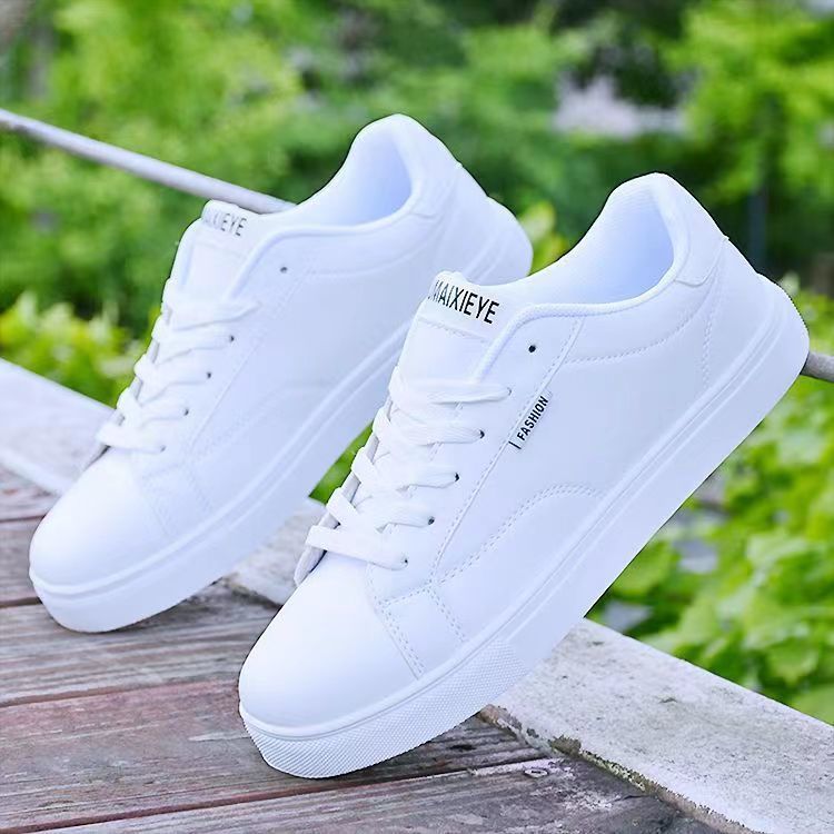 Zapatos de hombre primavera 2024 nuevos zapatos blancos jóvenes estilo coreano tendencia todo-fósforo zapatillas de deporte casual para hombre