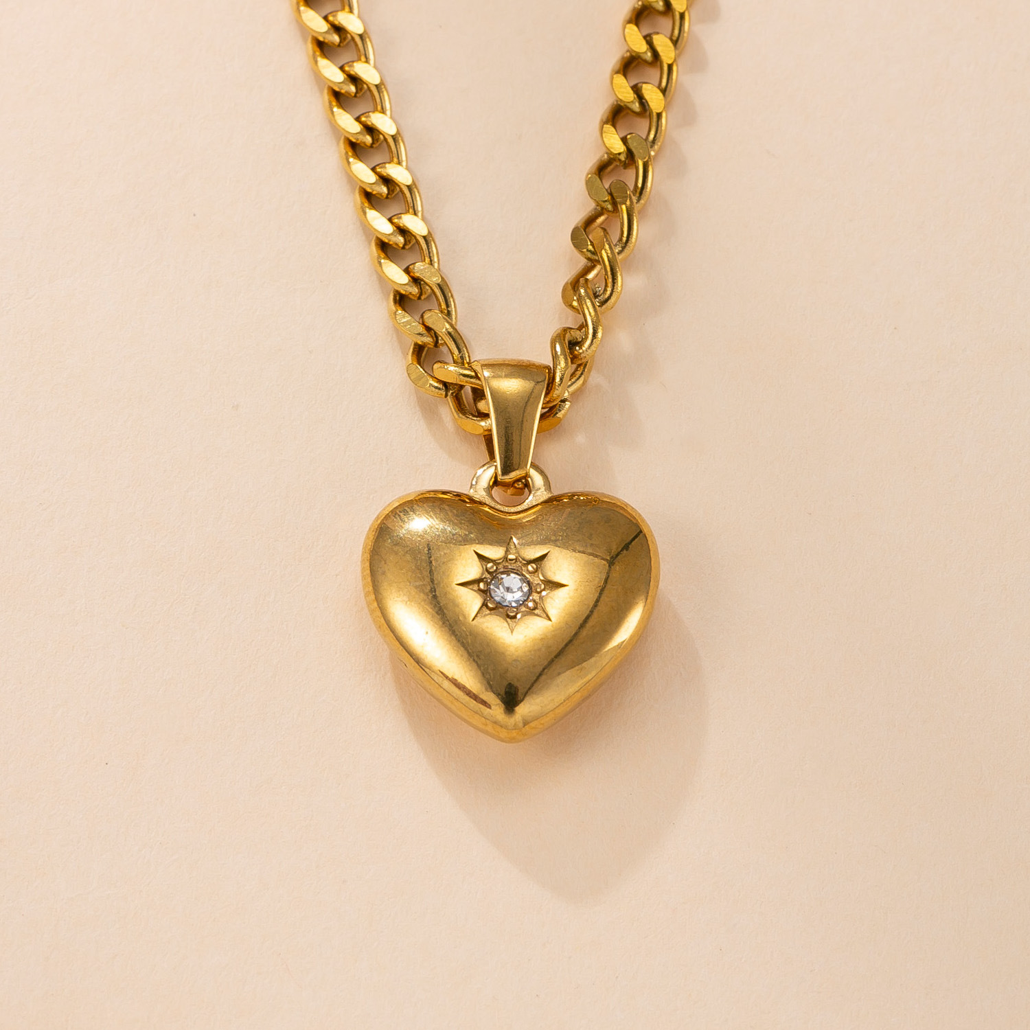 Colgante único Joyas de fundición de acero inoxidable transfronterizas Amor collar de diamantes con incrustaciones de micro temperamento accesorios de joyería de bricolaje de lujo ligero