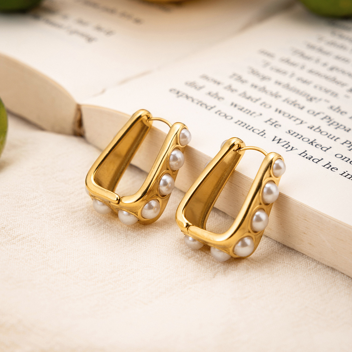 Wanxing acero inoxidable chapado perlas dulces perlas en forma de U 2025 nuevo estilo de moda moda alta sensación orejas para mujeres