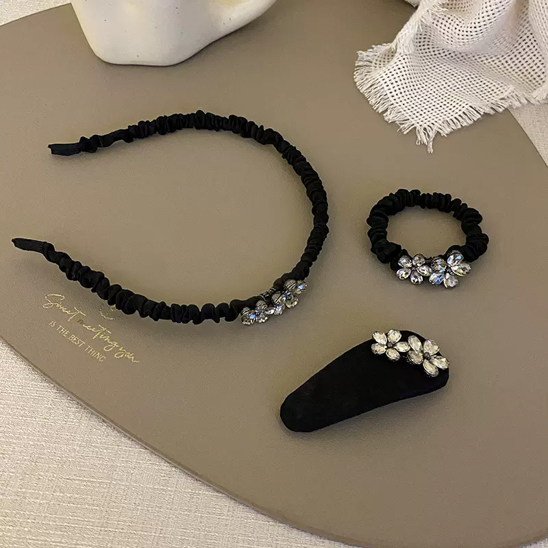 2024黑色系花朵水晶发箍缎面褶皱水钻边夹女秋冬高级感气质发圈