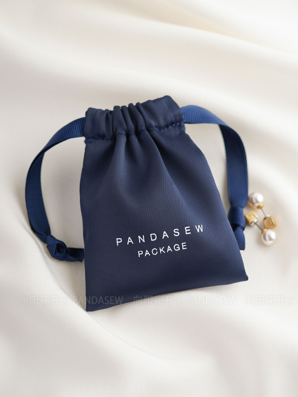 Xiangyanghuakai xPandasew プリントロゴシルク巾着ポケットジュエリー収納袋防塵巾着袋|undefined
