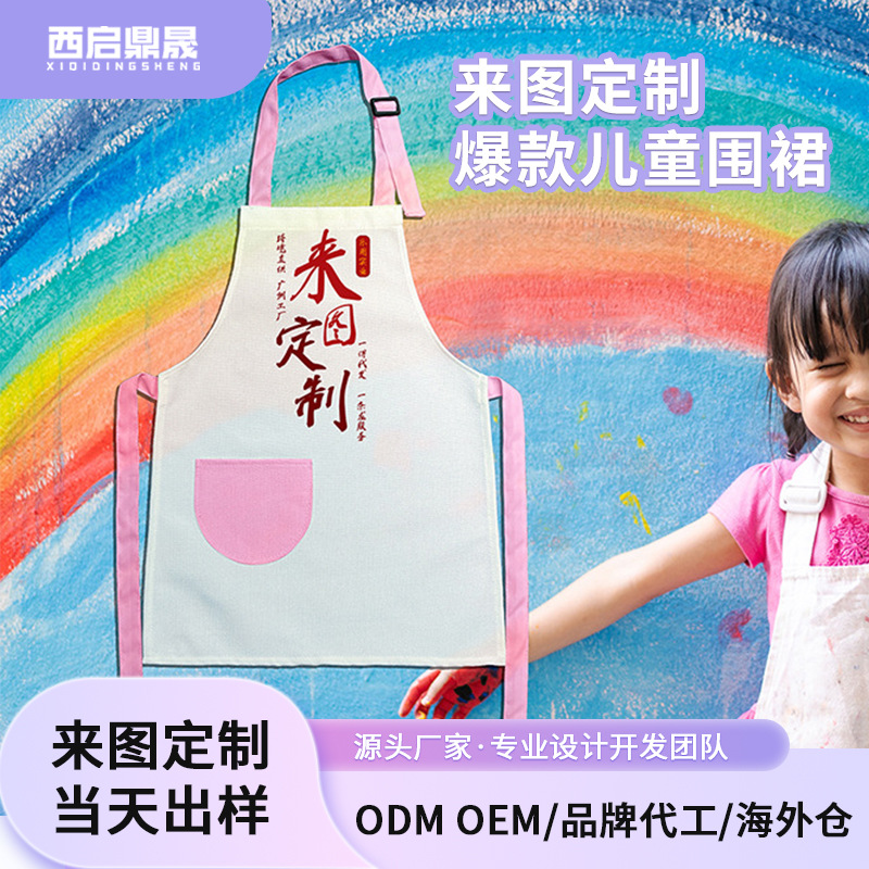 Delantales infantiles personalizables xqds0138a con bolsillos individuales de colores y lazos de colores para jugar y protegerse.