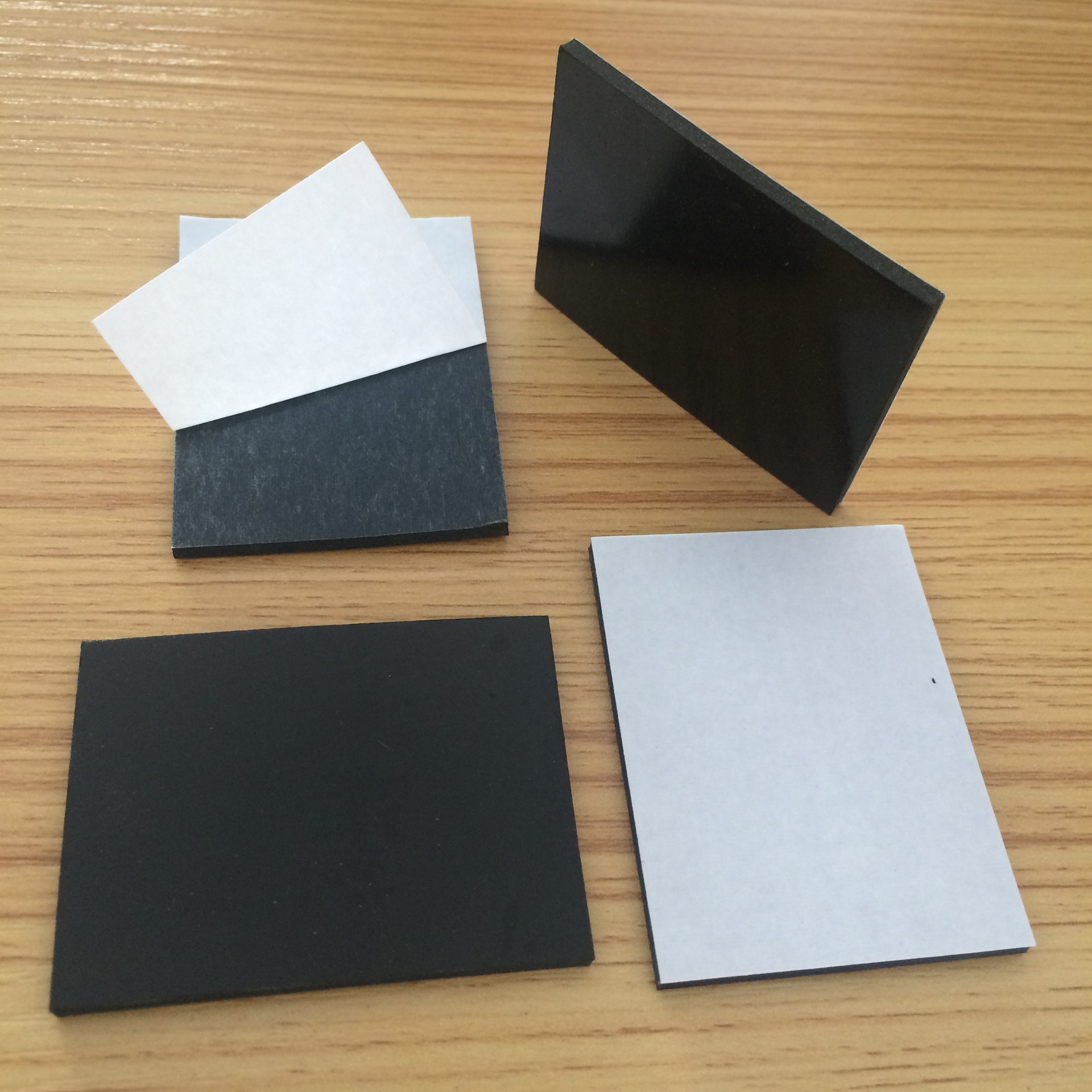 厂家供应 工业橡胶板 橡胶方块 橡胶脚垫 减震 防滑 绝缘 耐油