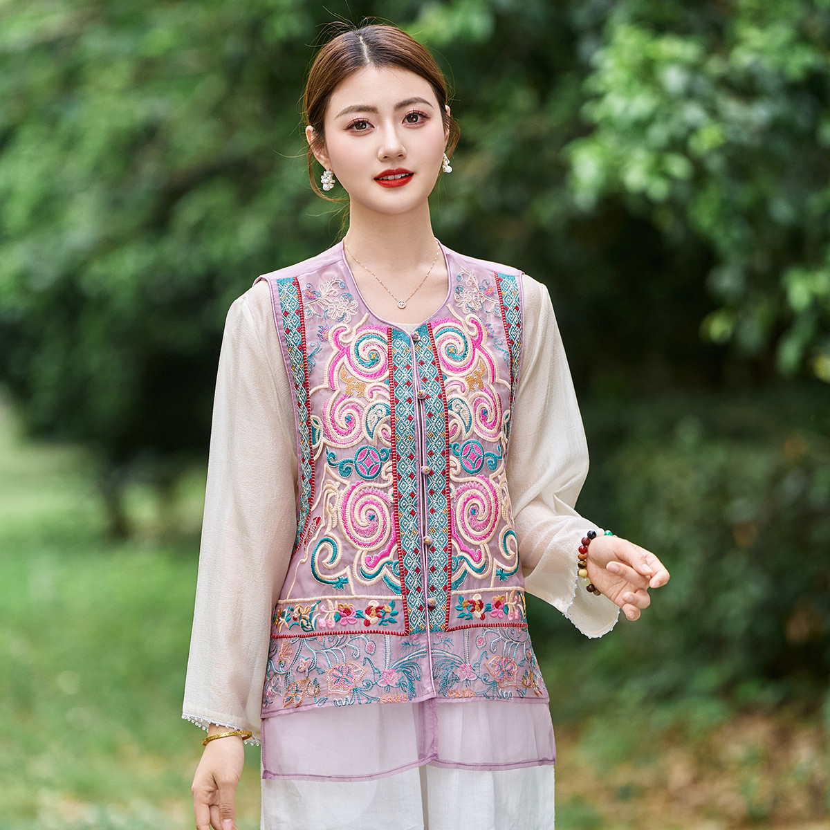 2025 Summer New Ethnic Style Retro Round Neck Bead Buckle Vest Women's Artistic Fashion Organza Stitching Small Vest