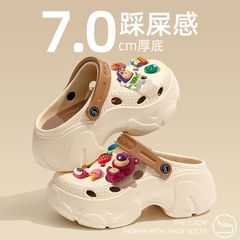 Stomping feeling holey shoes for ladies, summer outdoor wear, 2024 new indoor home thick sole heightening anti-slip head covering sandals