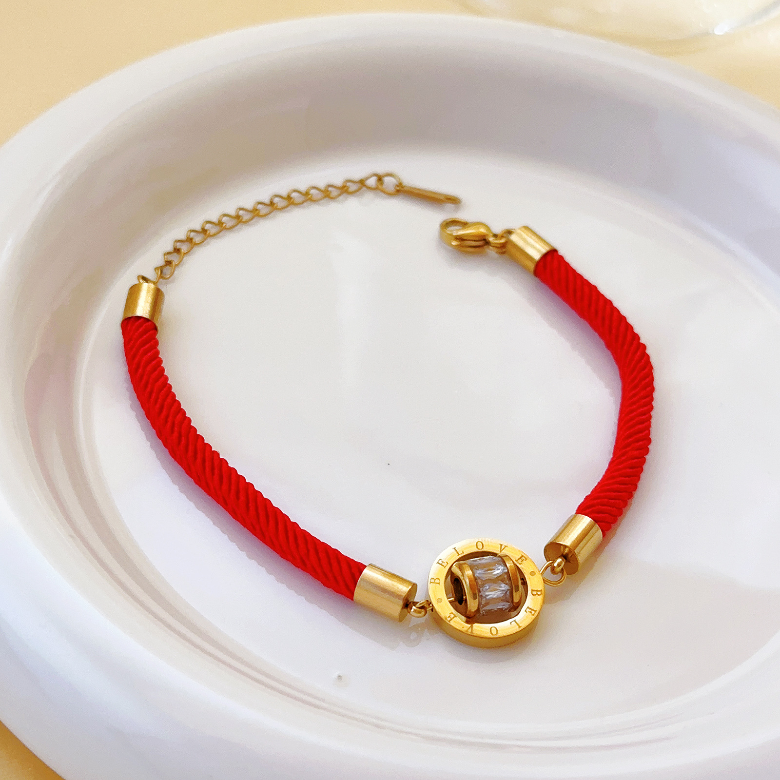 Celebrativo tejido de cuerda roja con diamantes romanos no se desvanece auspicioso diseño de moda universal pulsera joyería para mujeres