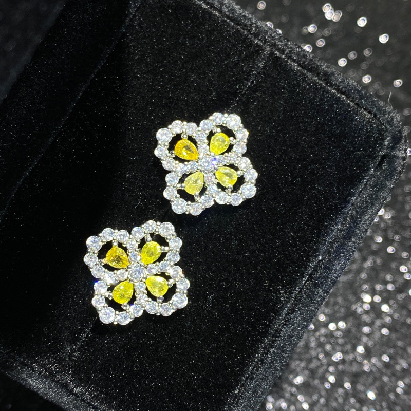 Mdalo Classic Rainbow Four-Leaf Clover Earrings for Women, 18K Plated, Simple Inlaid with Bright Zirconium Diamonds, Compact Multi-Color Set