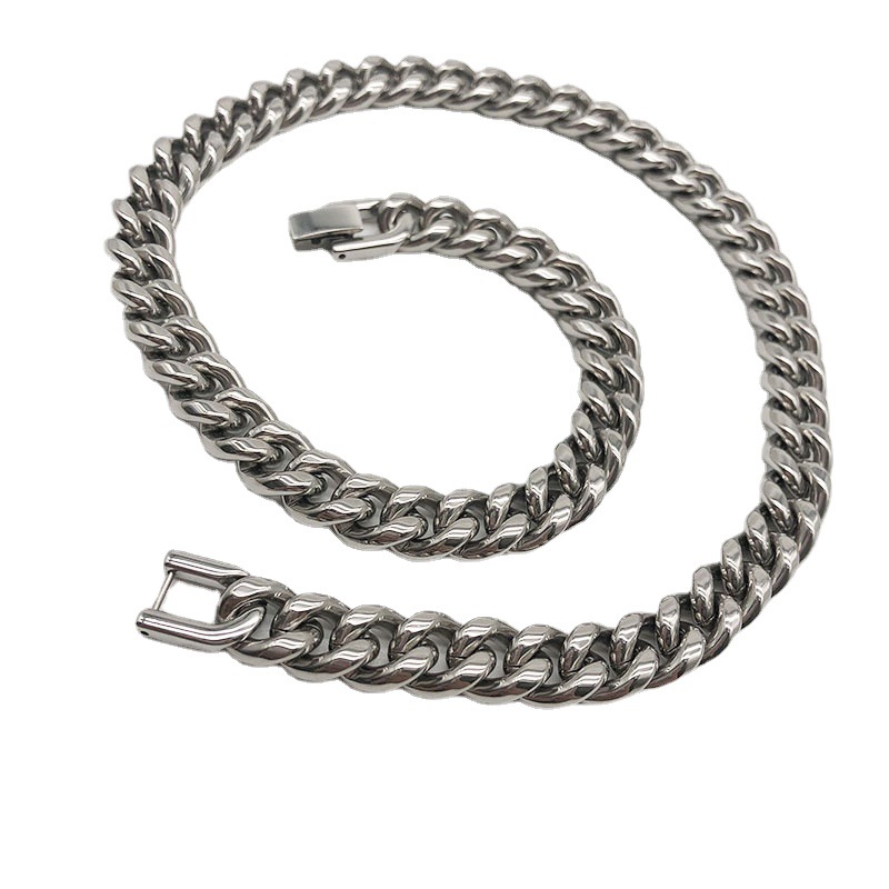 Iconic Cuban Chain Necklace For Men With Pendant Symbol Of Heritage_voghion.com