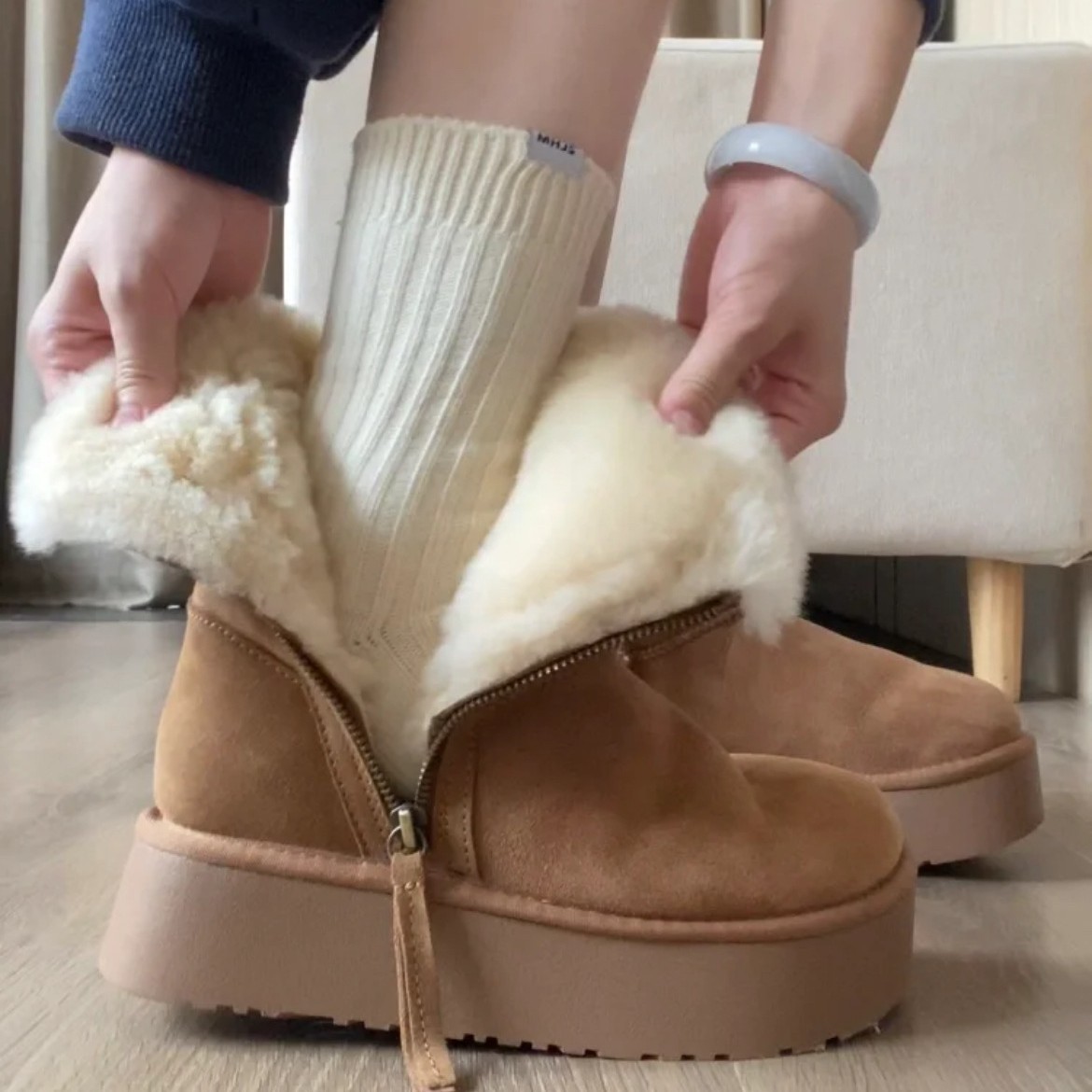 Moda versátil flip antifrío zapatos de algodón para mujeres 2024 otoño y invierno nuevo antideslizante alto calentamiento de lana botas de algodón del noreste