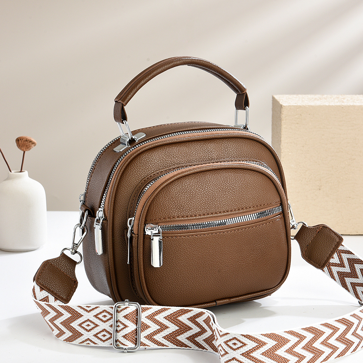 Bolsos exquisitos de verano 2025, bolsos de mano clásicos de moda, bolsos de hombro simples, bolsos transfronterizos