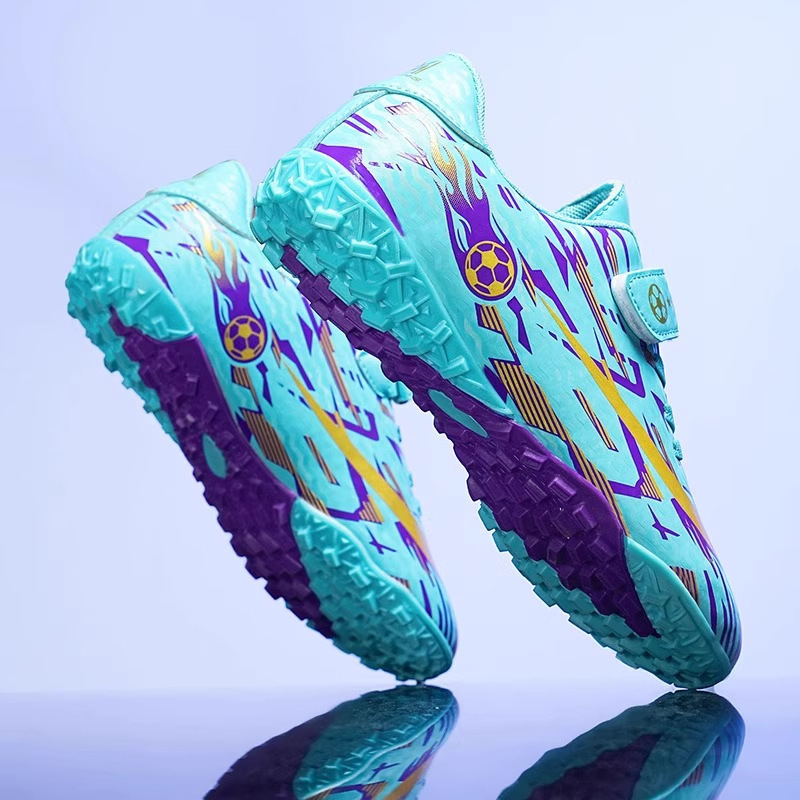 A Pair of Children's Soccer Shoes for Spring and Autumn, Girls' Tf Cleats, Elementary School Competition Sports Long-Studded Training Shoes