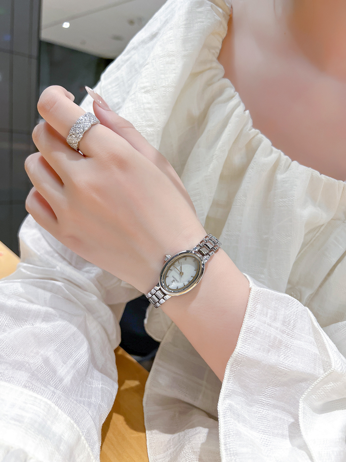 AIMANA New Pigeon Egg Dial Women's Watch Premium Elegant Luxury Temperament Wristwatch Exquisite Baguette Watch Wholesale