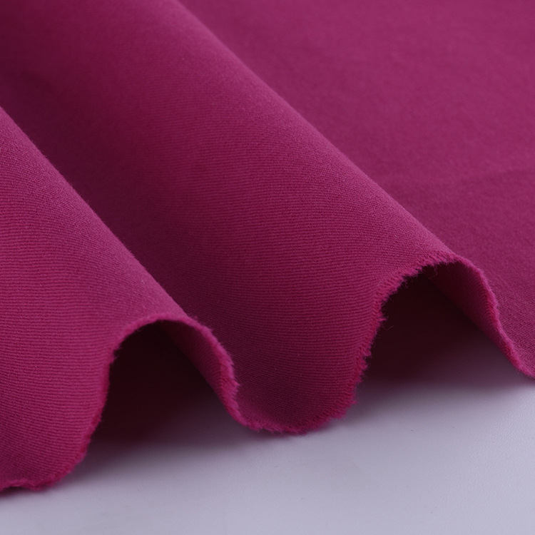 Proveedores de China al por mayor de alta densidad teñido textil tejido lavado en agua tela de algodón twill embalaje de rollo