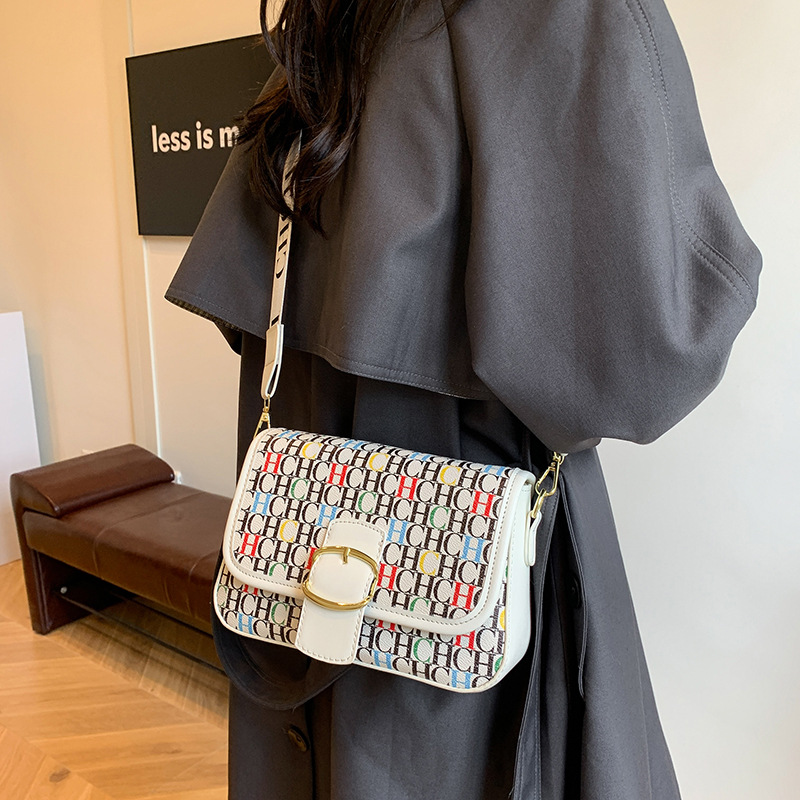 Bolsos transfronterizos para mujer 2024 nuevo estilo retro macaron estilo pequeño bolso cuadrado tendencia moda viajero todo fósforo bolso de mensajero