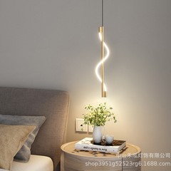北欧の非常にシンプルな寝室のベッドの頭の小さいシャンデリアの客間の背景の壁のホテルのベッドのヘッドライトの360度の発光の創意の壁の明かり