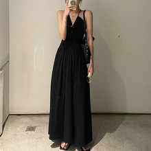 法式黑色吊带露背连衣裙2024年夏季新款夏季度假风赫本风性感裙子