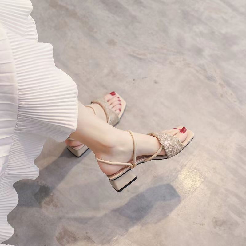 2026 nuevo estilo de verano de tacones gruesos y medianos con falda dos usar sandalias de tacones altos frescas image 4