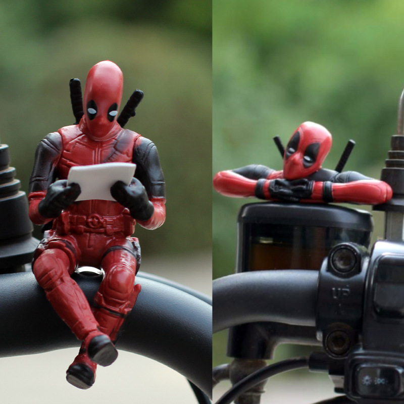 Batería de Deadpool motocicleta eléctrica decoración accesorios accesorios adornos de automóviles muñecas muñecas