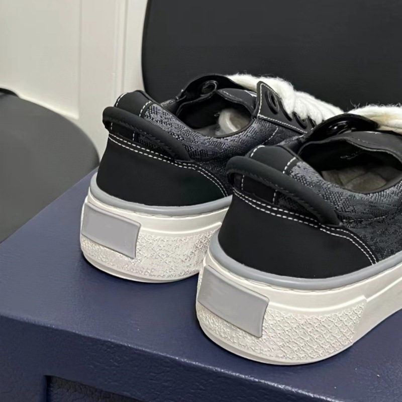 2024 neue trendige Paarschuhe in Übergröße, vielseitige runde Zehenpartie, farbblockierte dicke Sohle, sportliche weiße Freizeitschuhe_voghion.com