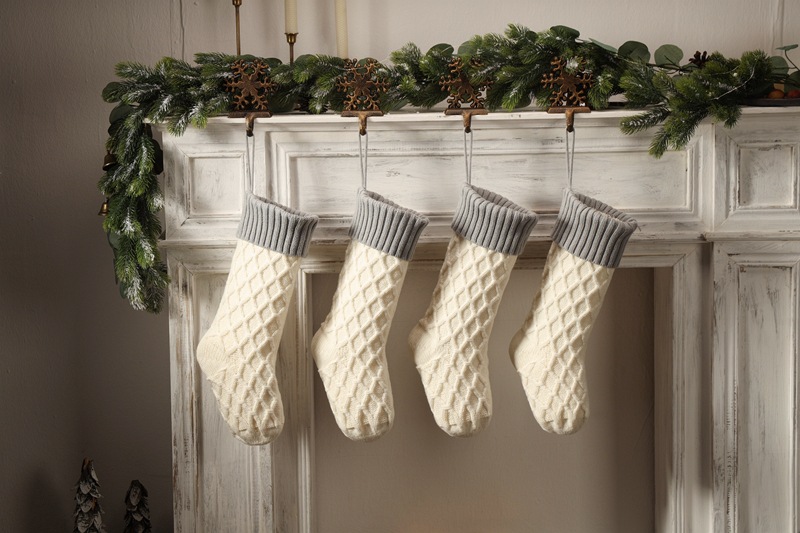 gift dcorativ itms, hom wall dcorations, candy bags, Christmas hanging socks, diamond shapd dottd lin, larg_voghion.com