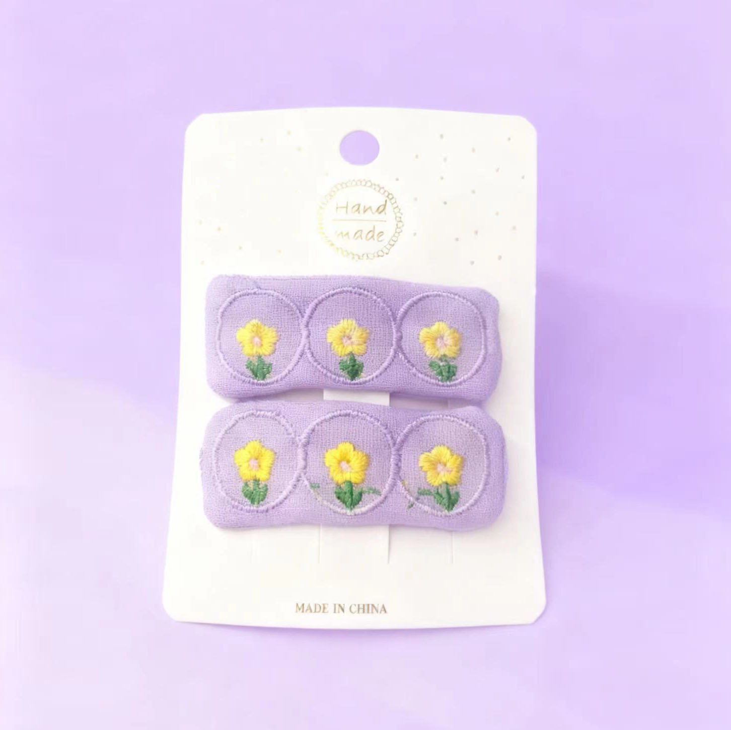 보라색 작은 꽃 3개