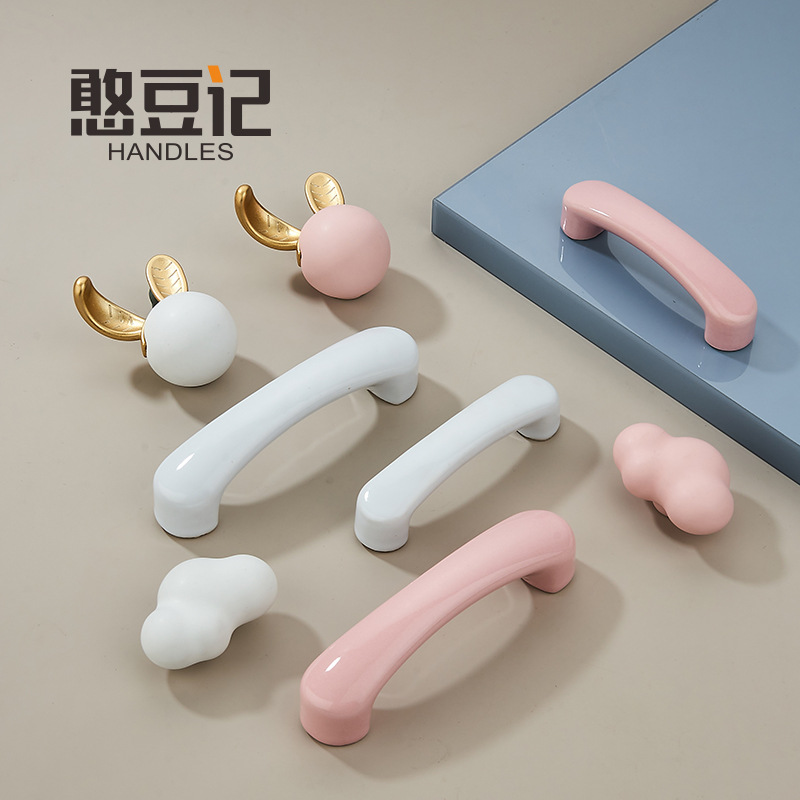 Tirador pequeño de cerámica para puerta de armario, tirador de cajón de gabinete con diseño de dibujos animados simple y bonito para habitación infantil, tirador de un solo orificio para cajón.