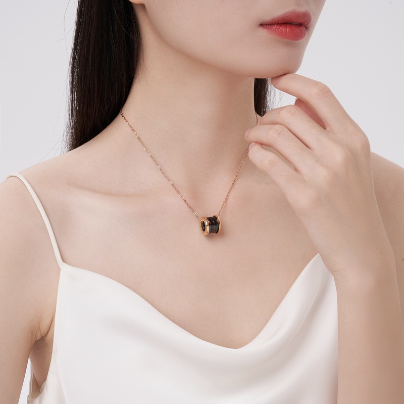 Fashion titanium steel necklace female small waist black ceramic rose gold red pendant female clavicle chain factory outlet