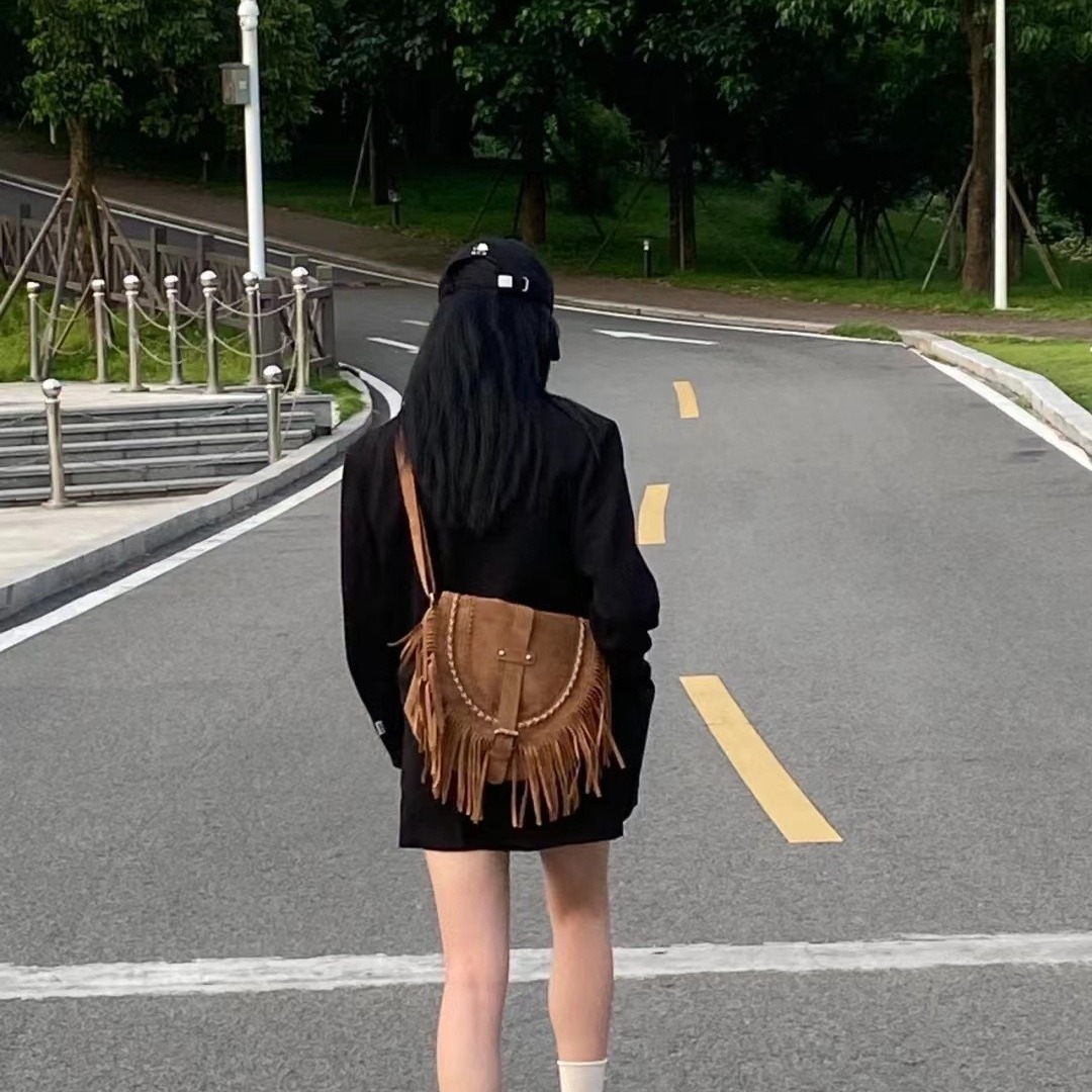 2026 New Handcrafted Faux Suede Tassel Bag For Women Retro Saddle Bag Fashion Trendy Shoulder Small Crossbody Bag - Thumbnail 2