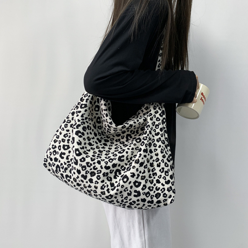Fashionable corduroy leopard print diagonal bag large capacity single shoulder shopping bag student canvas bag women's wholesale Fashionable corduroy leopard print diagonal bag large capacity single shoulder shopping bag student canvas bag women's wholesale