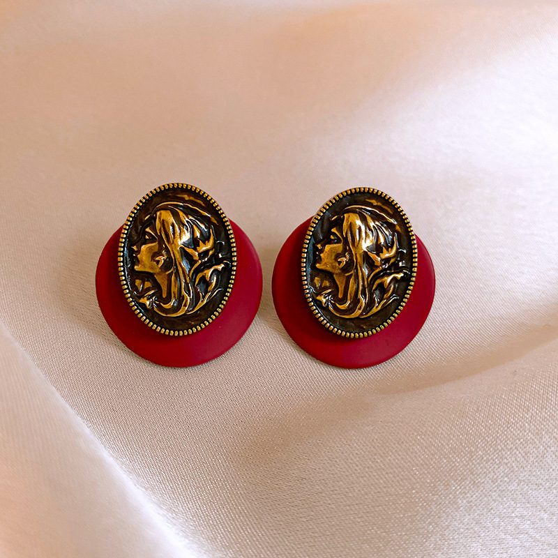 Aguja de plata Vintage medieval Pendientes en forma de serpiente con incrustaciones de diamantes Pendientes de personalidad de nicho femenino Pendientes de temperamento de lujo ligero y de alta calidad