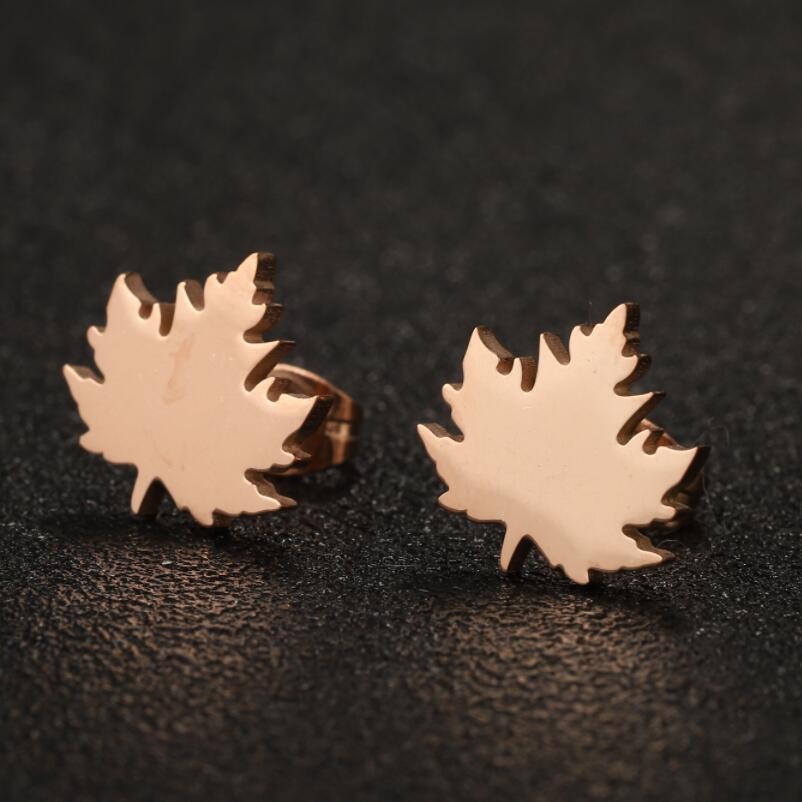 5g Weight PVD Coated Gold Plating Process PVD Coated 18K Gold Real Gold Plated Maple Leaf 304 Stainless Steel Simple Style Commute Waterproof Non Tarnish Ear Studs