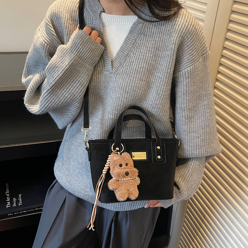 Alta sensación retro esmerilado bolso de cubo portátil 2025 otoño y invierno nuevo bolso de hombro de mujer de viaje versátil mochila