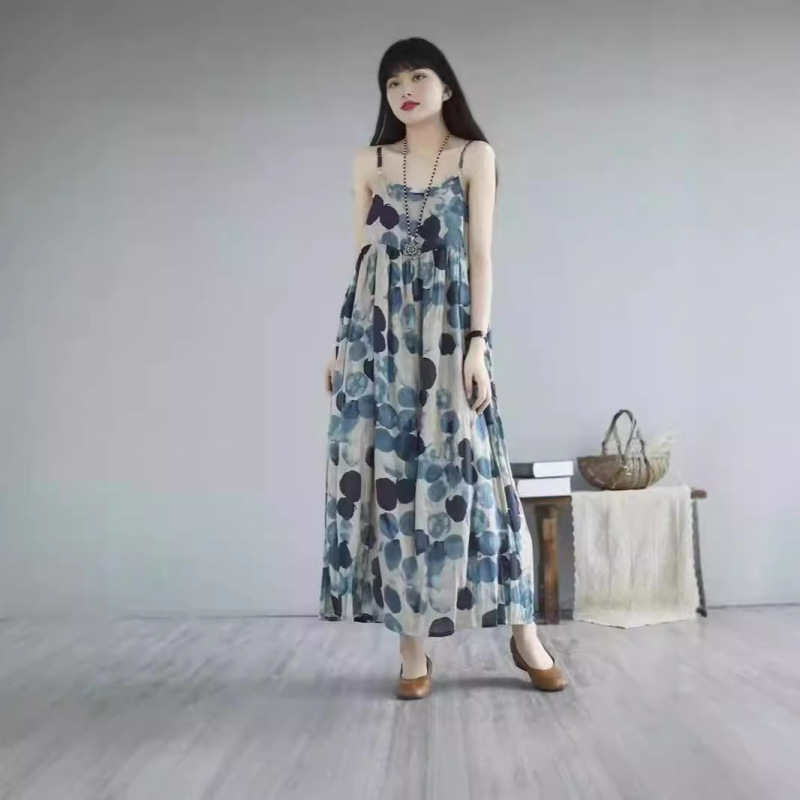 Cross-border wholesale sleeveless strap dress women's summer new spring and autumn small temperament foreign style mid-length skirt women