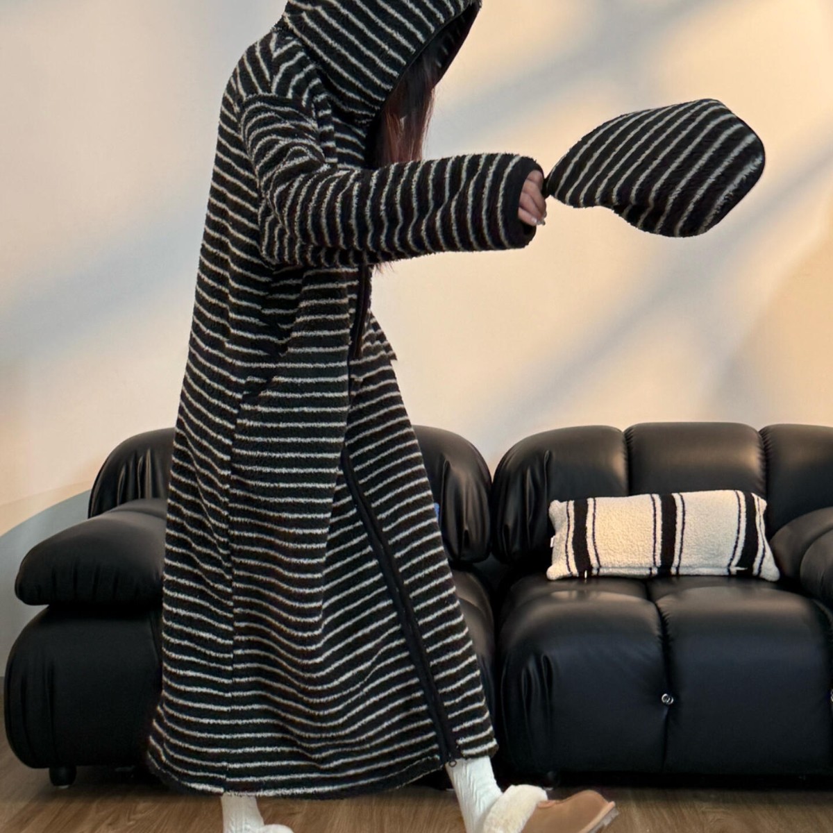 韩版黑白条纹珊瑚绒睡衣女秋冬季新款2025加厚连帽睡袍家居服睡裙
