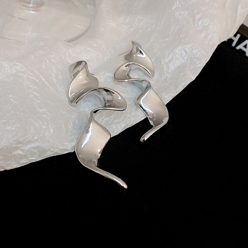 Aguja de plata diamantes geométricos aretes de perlas redondos ligeros de lujo de alta calidad pernos de orejas de estilo francés temperamento femenino orejas de nicho mayorista image 31