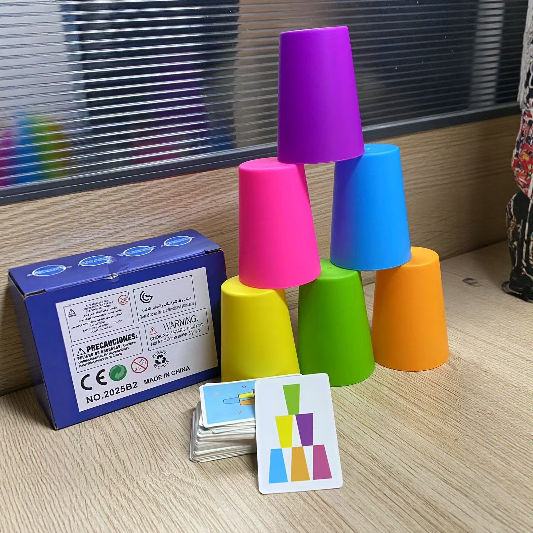 Amazonas mente lógica concentración entrenamiento juguetes de niños juegos de cartas interactivos dos contra dos tazas apiladas