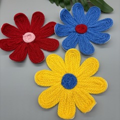 手を振って刺繍の毛糸の立体の花のセーターの胸の花の布を飾ってカーディガンを飾ります。