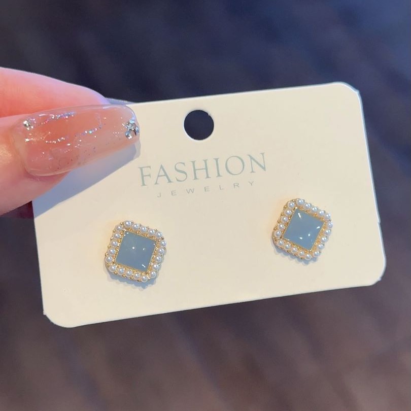 Retro elegant small design geometric earrings from pearl