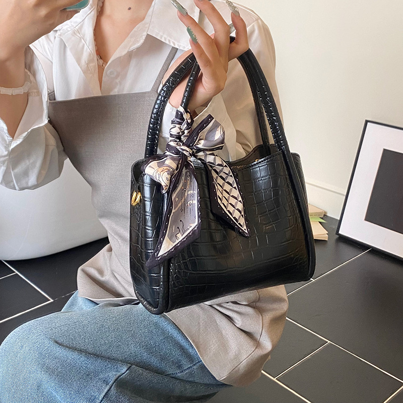 Bolso de mano de canasta de verduras de alta gama de nicho para mujer 2025 nuevo producto de comercio exterior bolso de cubo con patrón de cocodrilo bolso de mensajero de cercanías