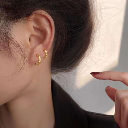 Japanese and Korean geometric cut round carat flower drop earrings, rhombus niche earrings, minimalist design, versatile and simple hoop earring