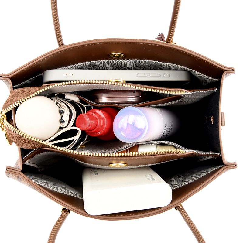 Bolso de hombro de gran capacidad de mujer de lujo ligero bolso de mano de cuero de moda bolso especial europeo retro bolso de tramo inclinado al por mayor