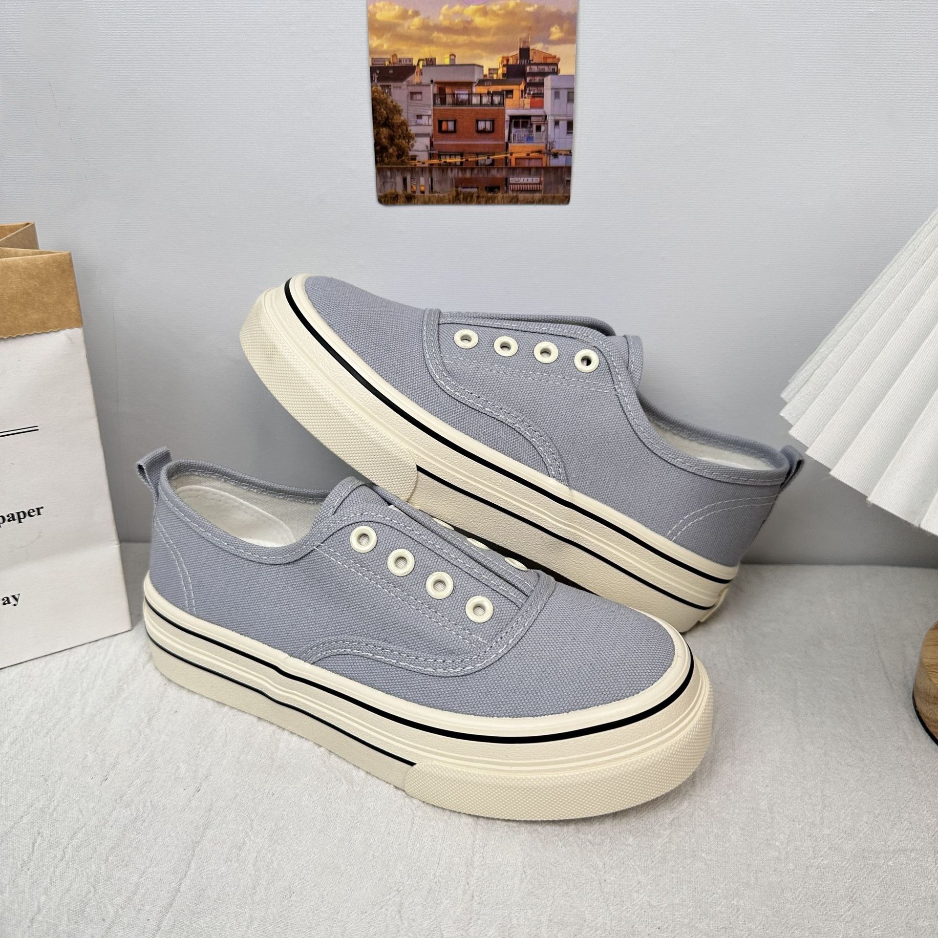 6650 zapatos de lona de color sólido de estilo simple 2025 verano nuevo estilo de un pie zapatos casuales de suela gruesa de corte bajo